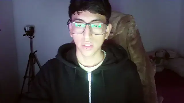 Snapshot of modelo180 chatting on 4, 3, 2025 modelo180 online show from 4, 3, 2025