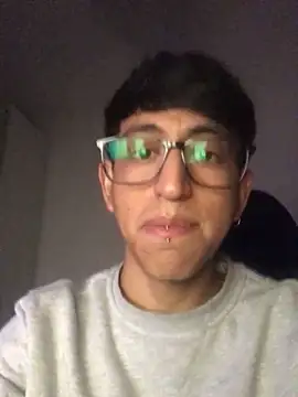 Snapshot of modelo180 chatting on 18, 3, 2025 modelo180 online show from 18, 3, 2025