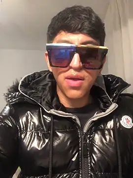 Snapshot of modelo180 chatting on 25, 11, 2025 modelo180 online show from 25, 11, 2025