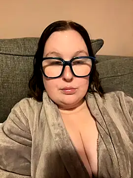 Misssmilf online show from 4, 11, 2025