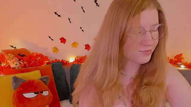 Snapshot of Tori_the_witch chatting on 6, 11, 2025 Tori the witch online show from 6, 11, 2025