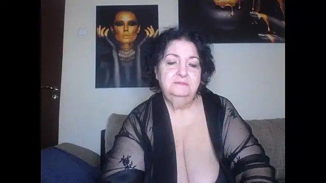 Snapshot of maturekorine chatting on 5, 11, 2025 maturekorine online show from 5, 11, 2025