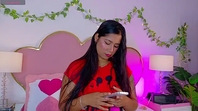 Snapshot of EmmaCrush chatting on 20, 12, 2025 EmmaCrush online show from 20, 12, 2025