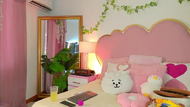 Snapshot of EmmaCrush chatting on 13, 1, 2026 EmmaCrush online show from 13, 1, 2026