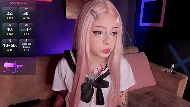 Snapshot of Elettra_Rou chatting on 9, 10, 2025 Elettra Rou online show from 9, 10, 2025