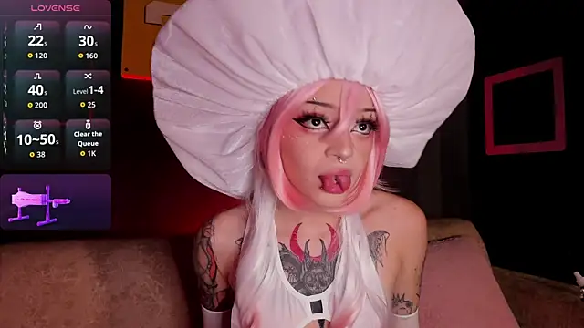 Snapshot of Elettra_Rou chatting on 5, 11, 2025 Elettra Rou online show from 5, 11, 2025