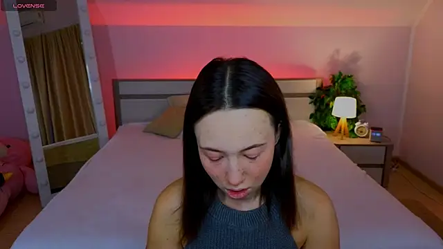 Hayle Hill online show from 11, 11, 2025