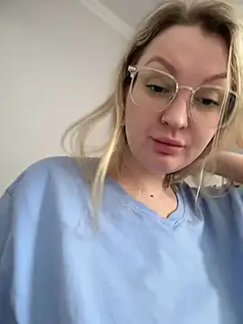 Teya moon  online show from 7, 2, 2025
