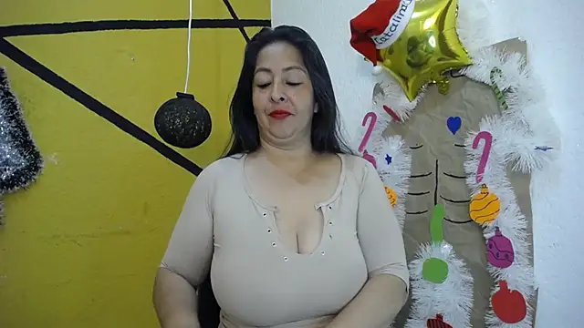 Snapshot of Catalina_JH chatting on 7, 12, 2024 Catalina JH online show from 7, 12, 2024