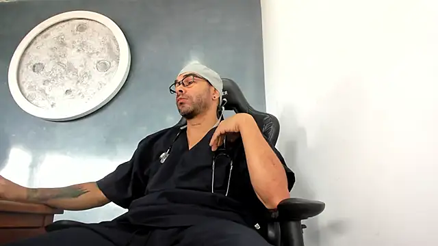 Snapshot of Bryan_Bronx chatting on 7, 10, 2025 Bryan Bronx online show from 7, 10, 2025