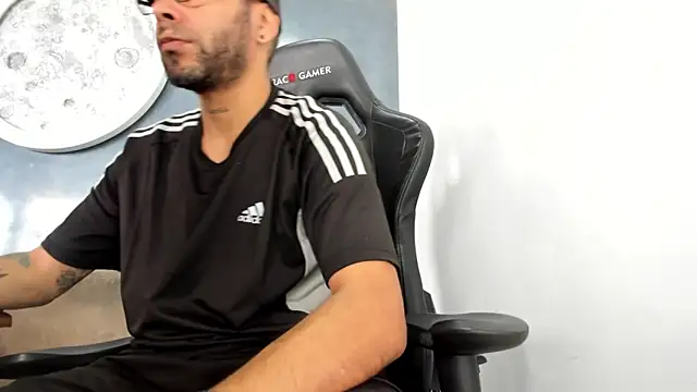 Snapshot of Bryan_Bronx chatting on 16, 10, 2025 Bryan Bronx online show from 16, 10, 2025