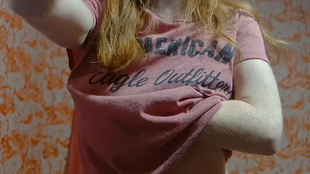 Snapshot of strawberrysmoothie chatting on 17, 1, 2025 strawberrysmoothie online show from 17, 1, 2025