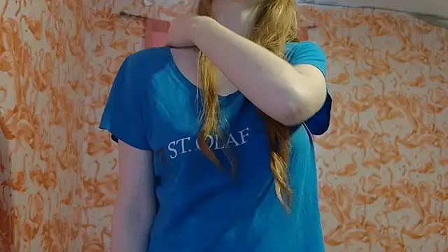 Snapshot of strawberrysmoothie chatting on 12, 10, 2025 strawberrysmoothie online show from 12, 10, 2025