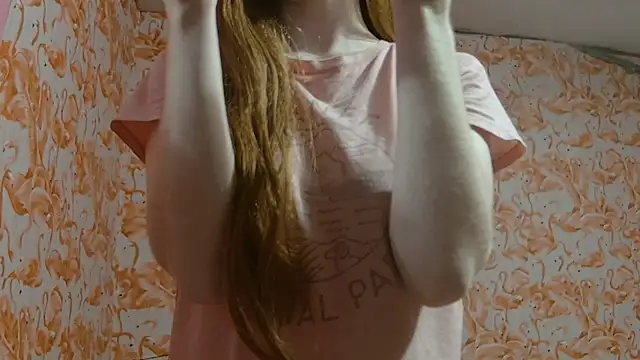 Snapshot of strawberrysmoothie chatting on 14, 12, 2025 strawberrysmoothie online show from 14, 12, 2025