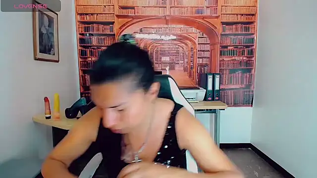 khiara moretti online show from 12, 12, 2024