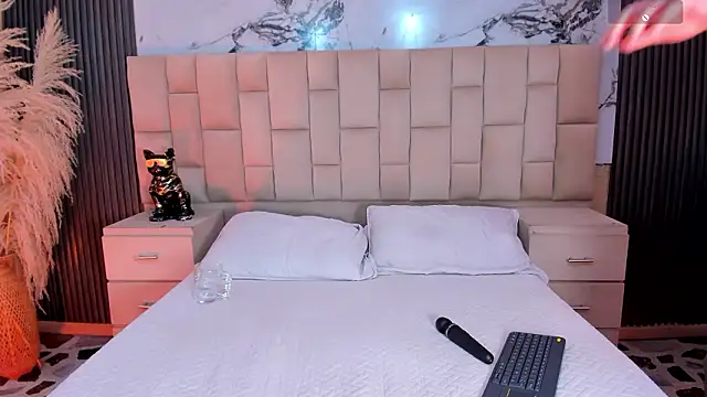 Agathaargent  online show from 8, 3, 2026