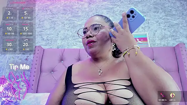 Snapshot of AshleyGrahams chatting on 27, 9, 2025 AshleyGrahams online show from 27, 9, 2025