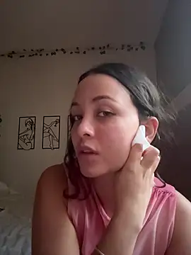 Megan Rodrigo online show from 13, 12, 2025