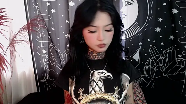 Isabella  dark online show from 30, 1, 2025