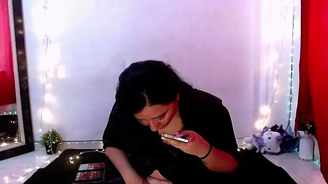 LuciaTomson online show from 12, 3, 2026