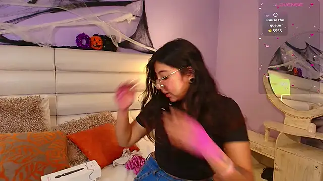 Snapshot of milan_sweet chatting on 27, 10, 2025 milan sweet online show from 27, 10, 2025