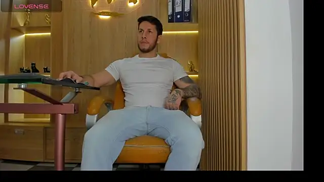 Snapshot of George_Diesell chatting on 14, 10, 2025 George Diesell online show from 14, 10, 2025