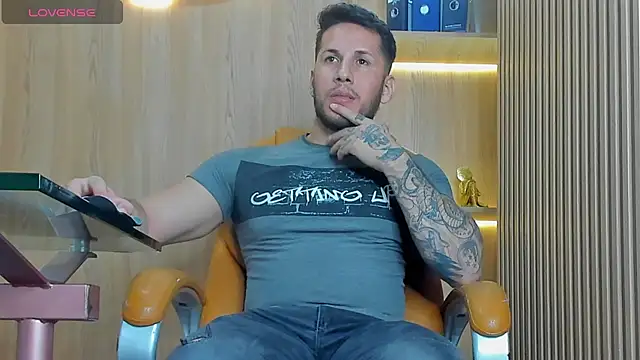 Snapshot of George_Diesell chatting on 19, 10, 2025 George Diesell online show from 19, 10, 2025