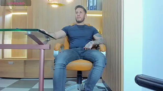 Snapshot of George_Diesell chatting on 20, 10, 2025 George Diesell online show from 20, 10, 2025