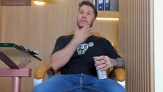 Snapshot of George_Diesell chatting on 23, 10, 2025 George Diesell online show from 23, 10, 2025