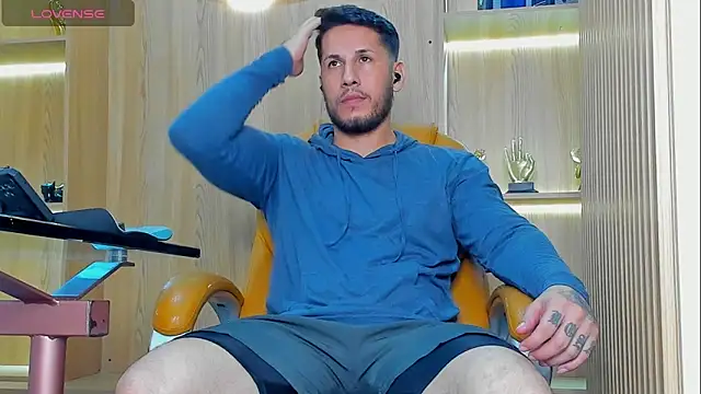 Snapshot of George_Diesell chatting on 4, 11, 2025 George Diesell online show from 4, 11, 2025