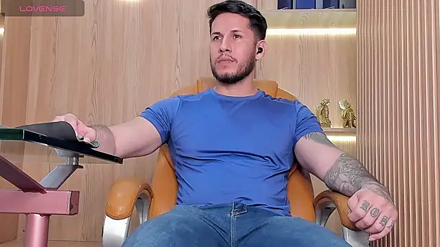 Snapshot of George_Diesell chatting on 8, 11, 2025 George Diesell online show from 8, 11, 2025