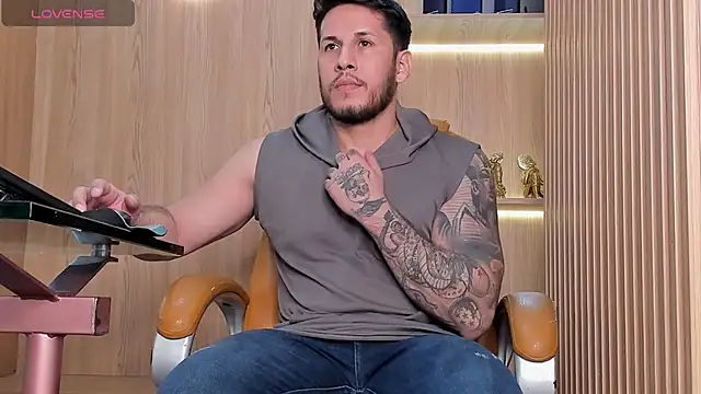 Snapshot of George_Diesell chatting on 12, 11, 2025 George Diesell online show from 12, 11, 2025