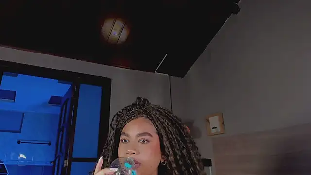 nayah   online show from 10, 10, 2025