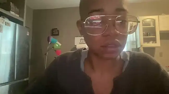 Snapshot of MommyConfident chatting on 1, 12, 2024 MommyConfident online show from 1, 12, 2024