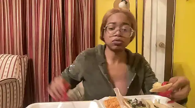 Snapshot of MommyConfident chatting on 11, 1, 2025 MommyConfident online show from 11, 1, 2025