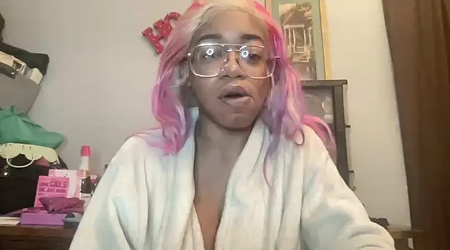 Snapshot of MommyConfident chatting on 3, 3, 2025 MommyConfident online show from 3, 3, 2025