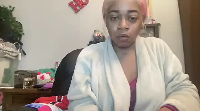 Snapshot of MommyConfident chatting on 15, 3, 2025 MommyConfident online show from 15, 3, 2025