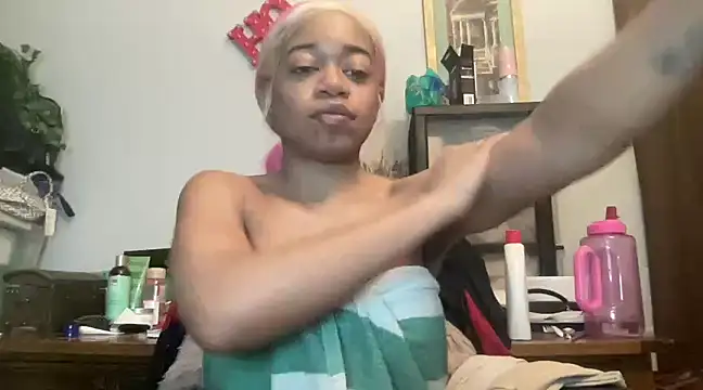 Snapshot of MommyConfident chatting on 20, 3, 2025 MommyConfident online show from 20, 3, 2025