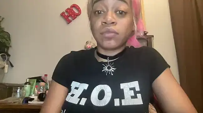 Snapshot of MommyConfident chatting on 23, 3, 2025 MommyConfident online show from 23, 3, 2025