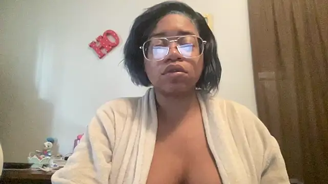 Snapshot of MommyConfident chatting on 21, 10, 2025 MommyConfident online show from 21, 10, 2025