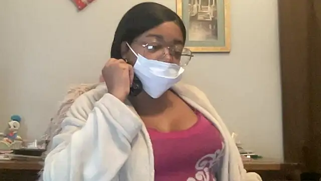 Snapshot of MommyConfident chatting on 6, 11, 2025 MommyConfident online show from 6, 11, 2025