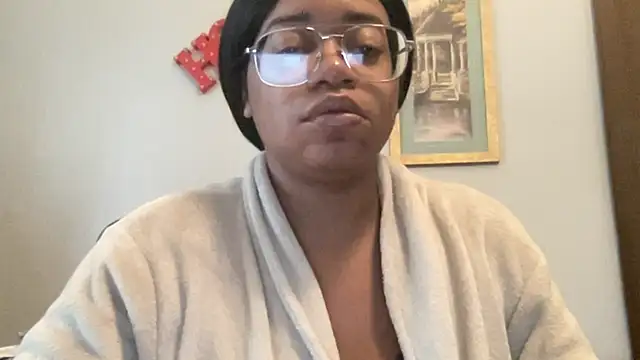 Snapshot of MommyConfident chatting on 14, 11, 2025 MommyConfident online show from 14, 11, 2025