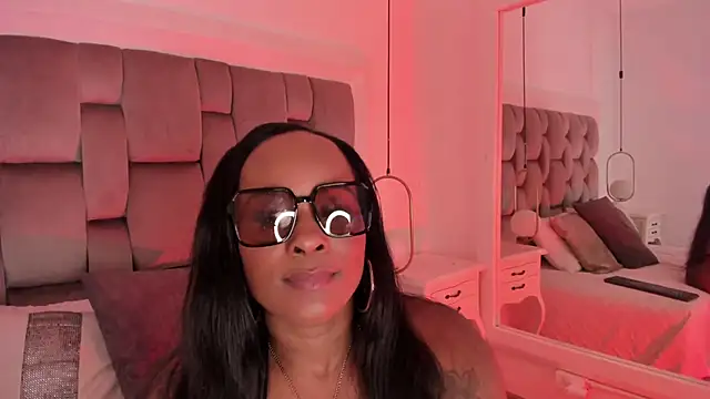 Snapshot of PamelaMendez_ chatting on 10, 11, 2025 PamelaMendez online show from 10, 11, 2025