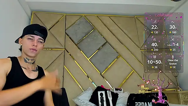 Snapshot of AmberAdams_ chatting on 23, 10, 2025 AmberAdams online show from 23, 10, 2025