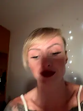 haileyhope  online show from 8, 11, 2025