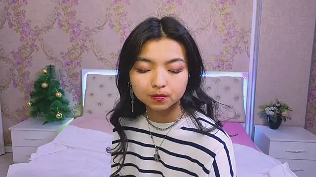 Shy Kira online show from 7, 1, 2025