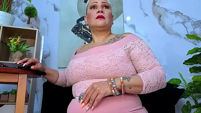 GianellaCox  online show from 5, 11, 2025