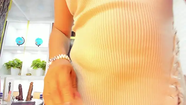 Snapshot of AmberNix chatting on 1, 2, 2025 AmberNix online show from 1, 2, 2025