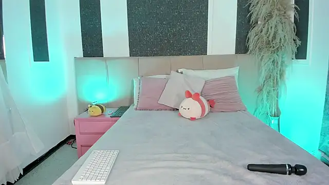 Alaia Manson online show from 28, 11, 2025