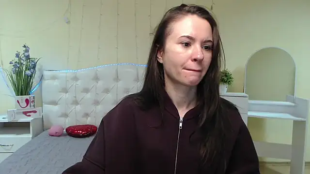 KaraCriegs online show from 6, 2, 2025